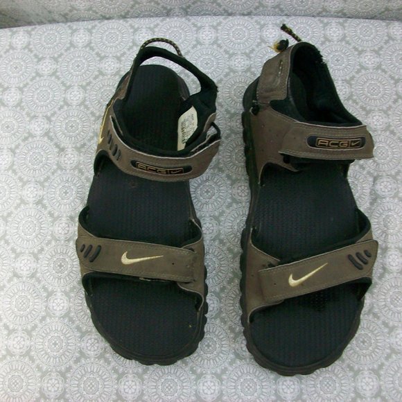 nike walking sandals